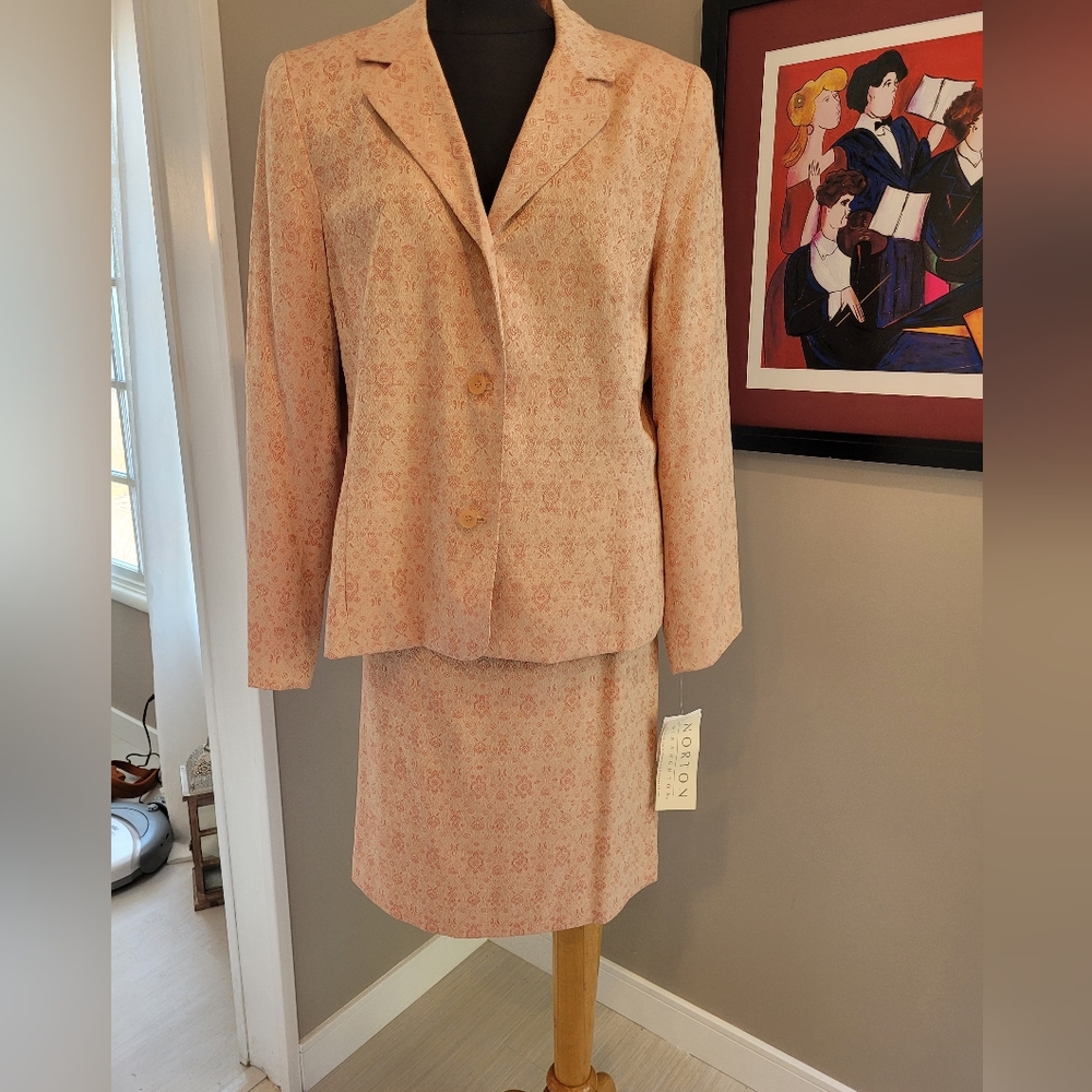 Norton McNaughton Coral Pattern 2 Piece Skirt Suit Size 14